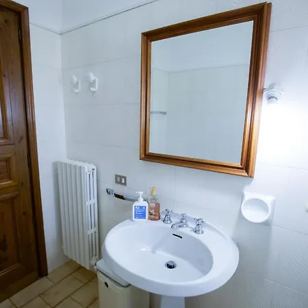 Grande Casa Con Giardino E Box Auto, 3 E 3 Bagni Hébergement de vacances *