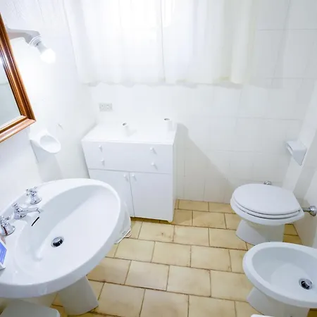 Grande Casa Con Giardino E Box Auto, 3 E 3 Bagni * Lu (Piedmont)