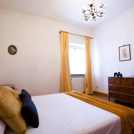 Grande Casa Con Giardino E Box Auto, 3 E 3 Bagni Hébergement de vacances *