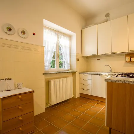 Grande Casa Con Giardino E Box Auto, 3 E 3 Bagni * Lu (Piedmont)