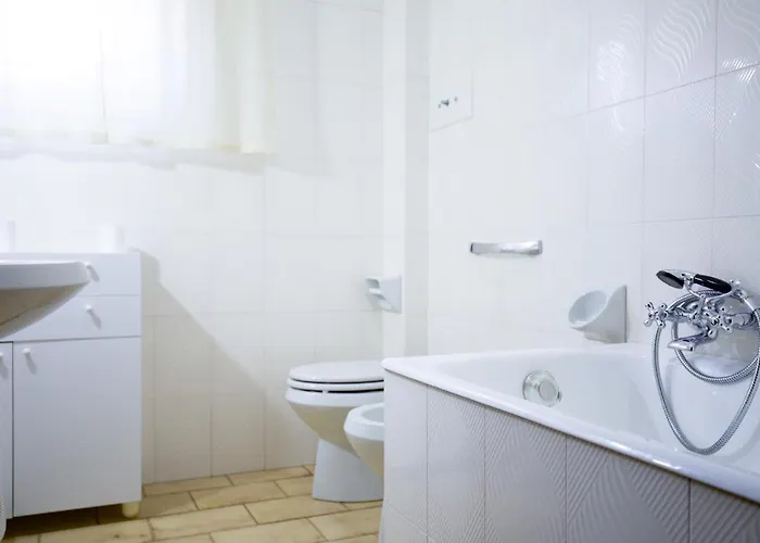 Hébergement de vacances Grande Casa Con Giardino E Box Auto, 3 E 3 Bagni *