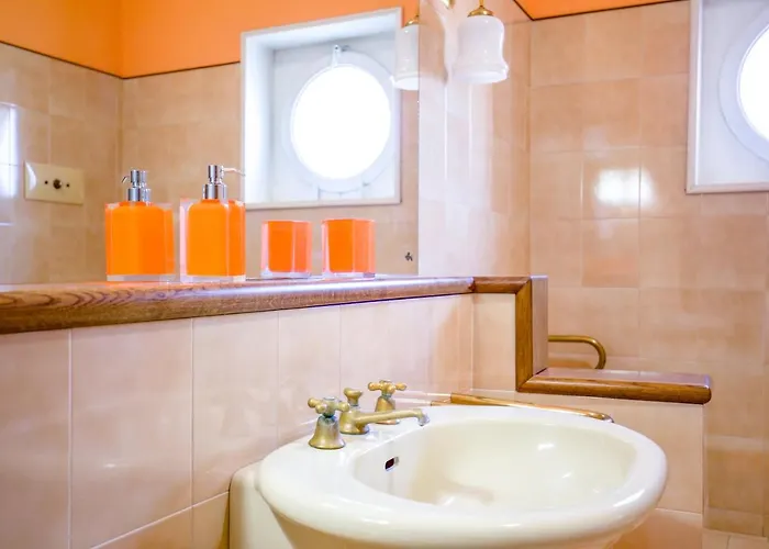 Grande Casa Con Giardino E Box Auto, 3 E 3 Bagni Hébergement de vacances Lu (Piedmont)