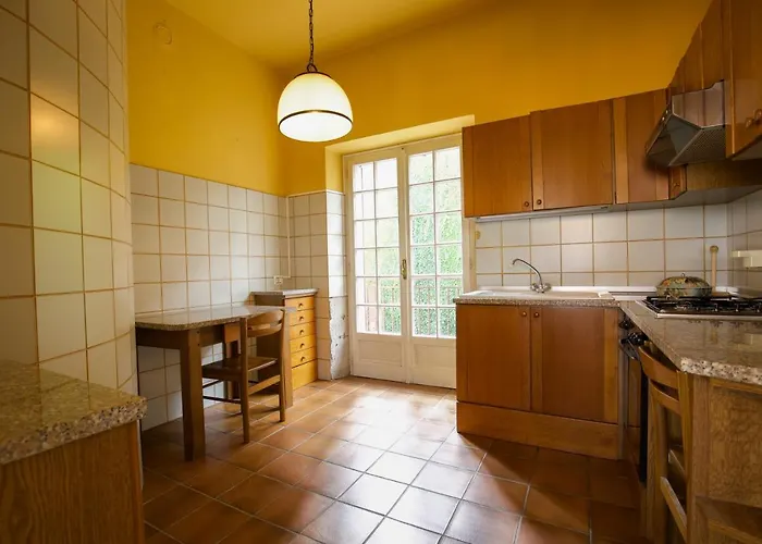 Hébergement de vacances Grande Casa Con Giardino E Box Auto, 3 E 3 Bagni