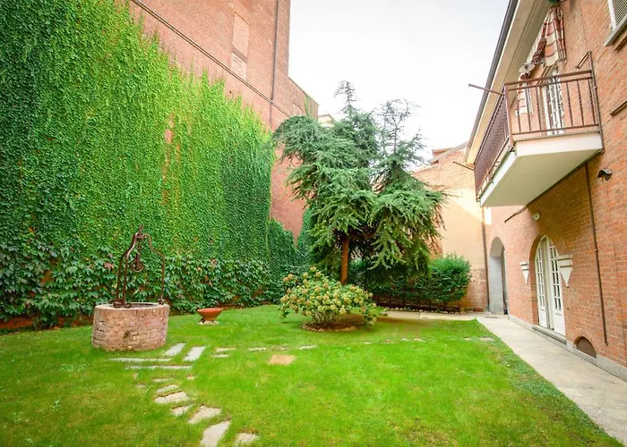 Grande Casa Con Giardino E Box Auto, 3 E 3 Bagni * Lu (Piedmont)