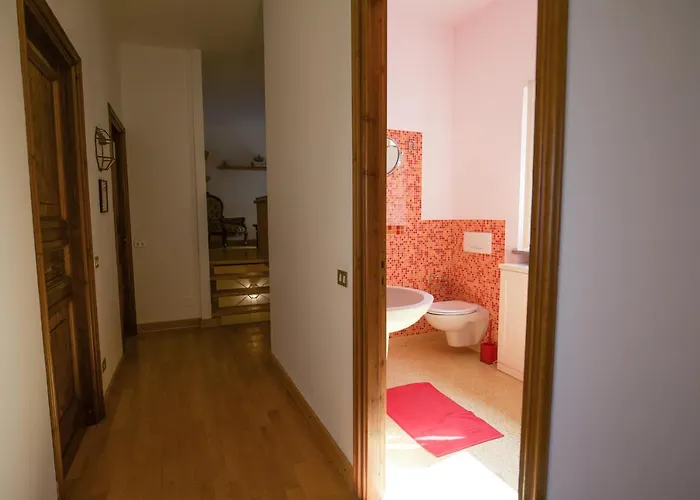 Hébergement de vacances Grande Casa Con Giardino E Box Auto, 3 E 3 Bagni *