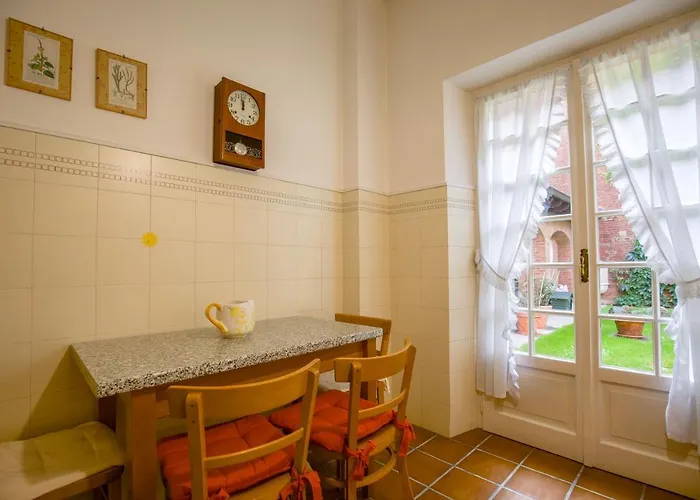 Hébergement de vacances Grande Casa Con Giardino E Box Auto, 3 E 3 Bagni Lu (Piedmont)