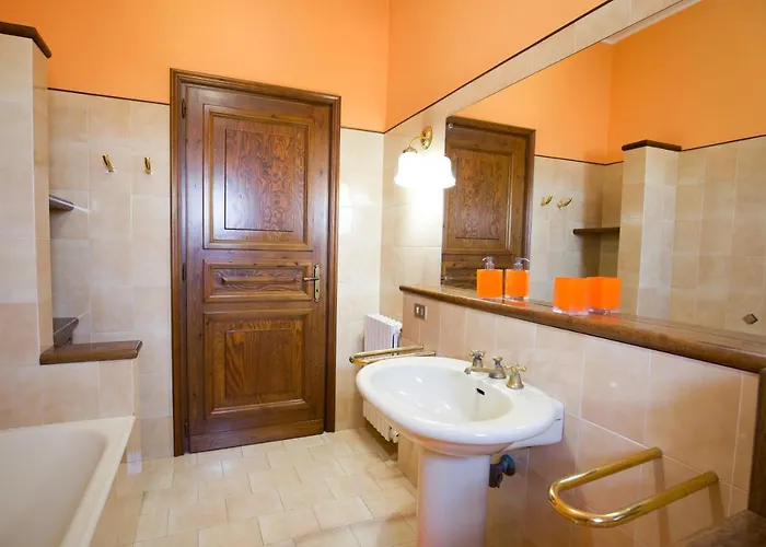 Hébergement de vacances Grande Casa Con Giardino E Box Auto, 3 E 3 Bagni