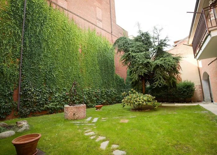 Grande Casa Con Giardino E Box Auto, 3 E 3 Bagni *