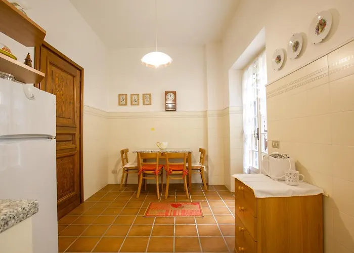 Grande Casa Con Giardino E Box Auto, 3 E 3 Bagni