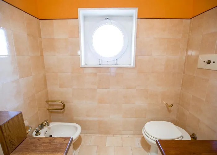 Grande Casa Con Giardino E Box Auto, 3 E 3 Bagni 펜션 루