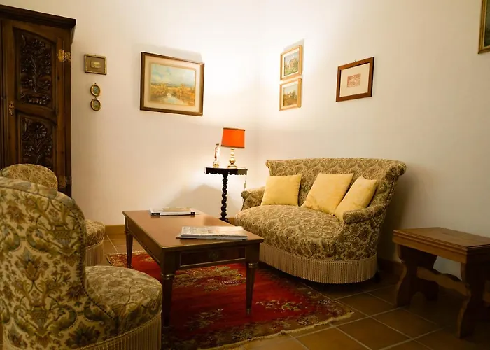 Grande Casa Con Giardino E Box Auto, 3 E 3 Bagni *