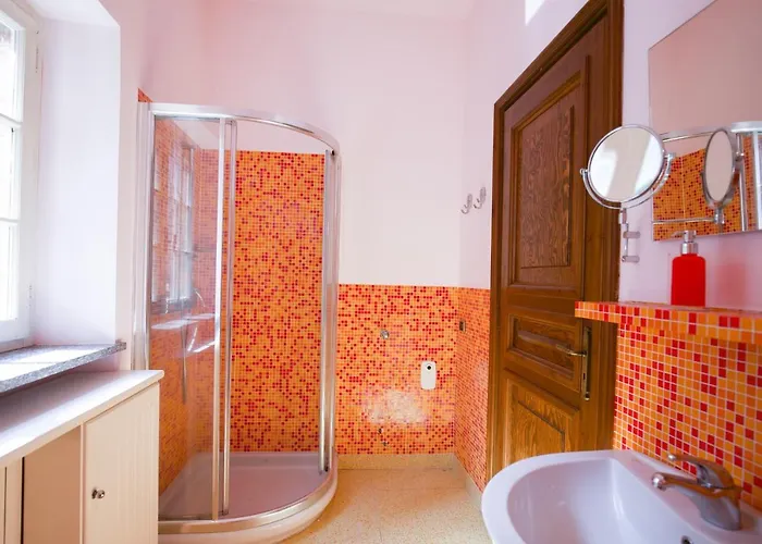 Hébergement de vacances Grande Casa Con Giardino E Box Auto, 3 E 3 Bagni