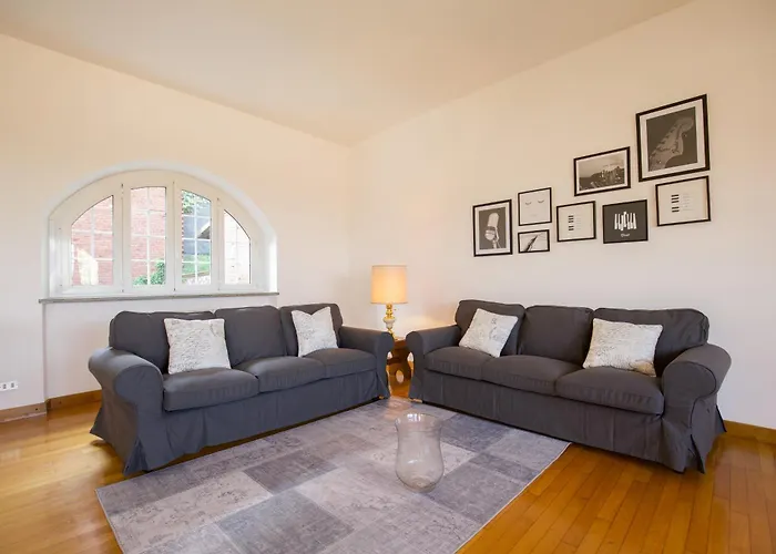 Grande Casa Con Giardino E Box Auto, 3 E 3 Bagni