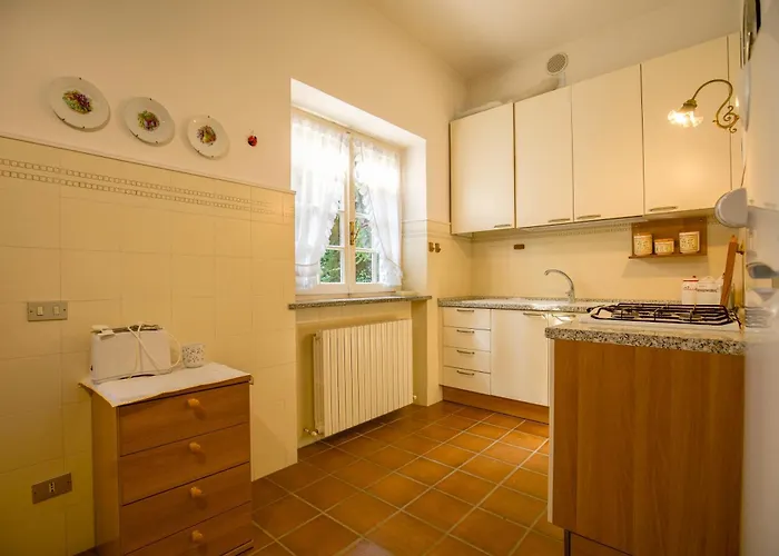 Grande Casa Con Giardino E Box Auto, 3 E 3 Bagni * Lu (Piedmont)